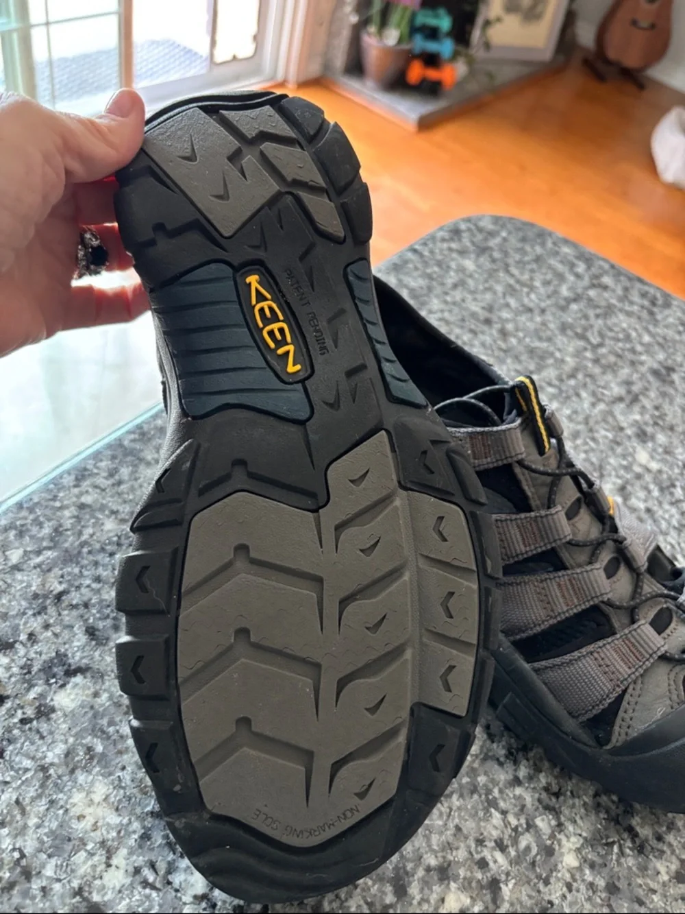 Keen Newport H2 Grey and Black Outdoor Closed-Toe Sandals 10.5 - Picture 6 of 7